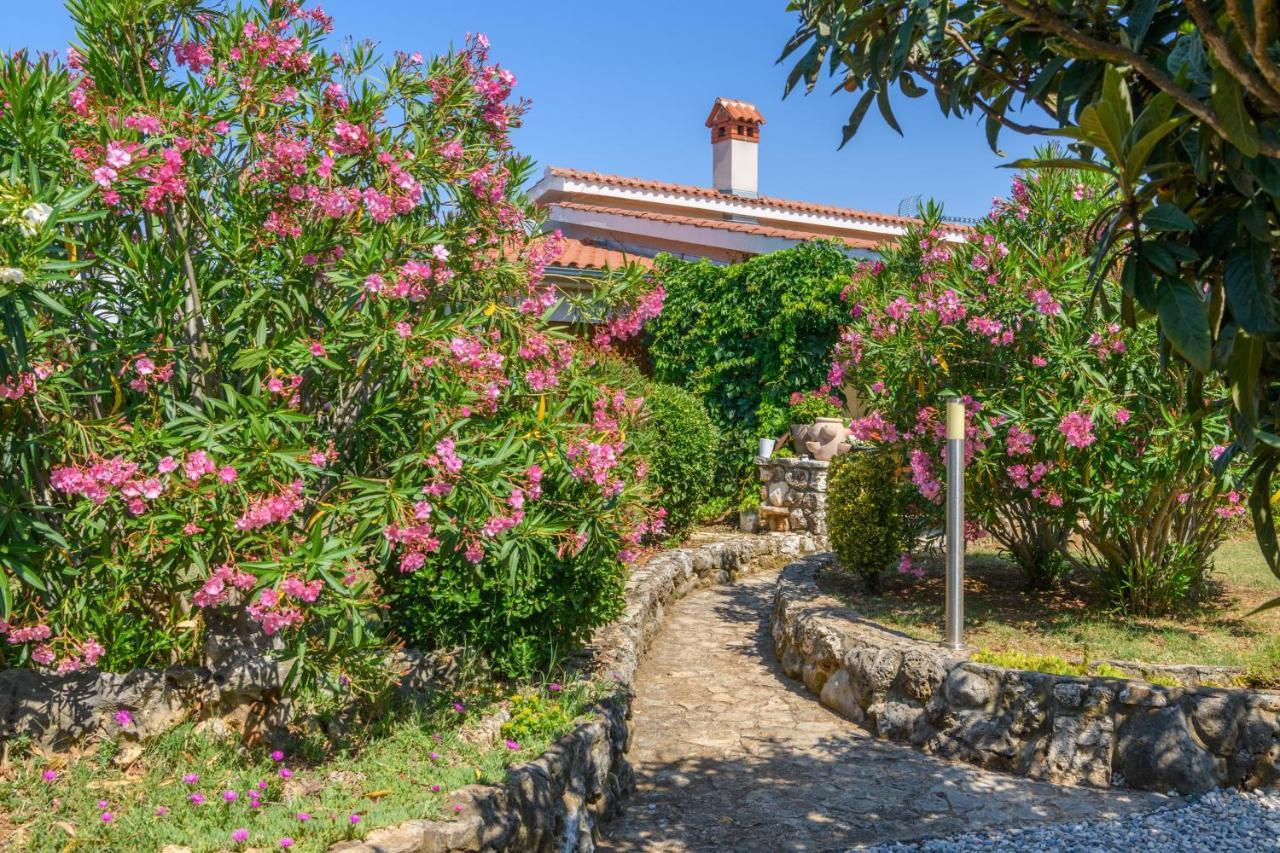 Haus Rustica Villa Pula Luaran gambar